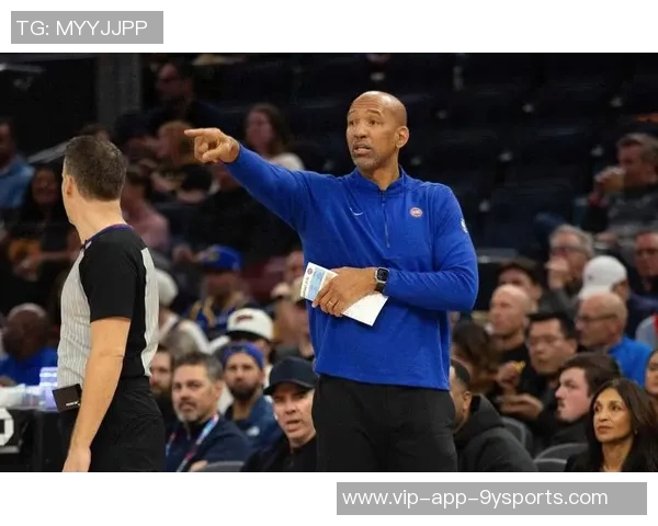 格莱姆斯回应后卫线拥挤问题强调加速比赛节奏提升球队表现 格莱姆斯回应后卫线拥挤问题强调加速比赛节奏提升球队表现