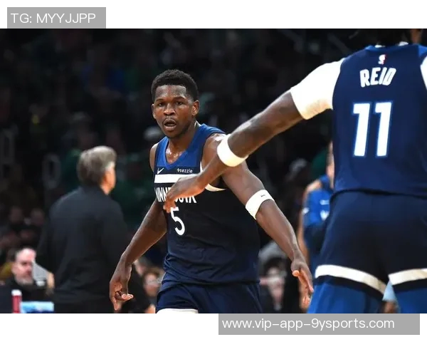 爱德华兹首节表现抢眼9投4中三分球命中率待提升 爱德华兹首节表现抢眼9投4中三分球命中率待提升