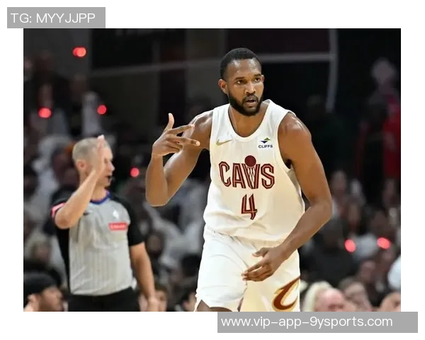 小莫布里首秀表现亮眼18分钟内砍下12分6板2助助球队取胜 小莫布里首秀表现亮眼18分钟内砍下12分6板2助助球队取胜