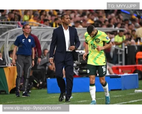 印尼媒体报道解雇克鲁伊维特需支付14个月年薪180亿印尼盾 印尼媒体报道解雇克鲁伊维特需支付14个月年薪180亿印尼盾