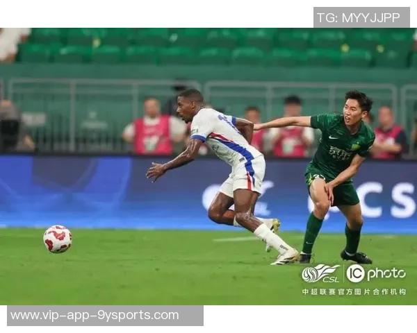 刘诚宇巧妙让球阿苏埃近距离射门被门将神奇扑出