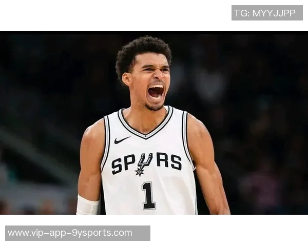 维金斯突破禁区高打板文班亚马展现超凡身高送出精彩钉板大帽 维金斯突破禁区高打板文班亚马展现超凡身高送出精彩钉板大帽