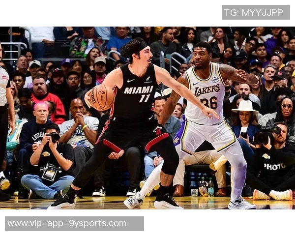 哈克斯表现出色15投8中砍下18分8篮板9助攻2盖帽正负值高达18助球队获胜 哈克斯表现出色15投8中砍下18分8篮板9助攻2盖帽正负值高达18助球队获胜